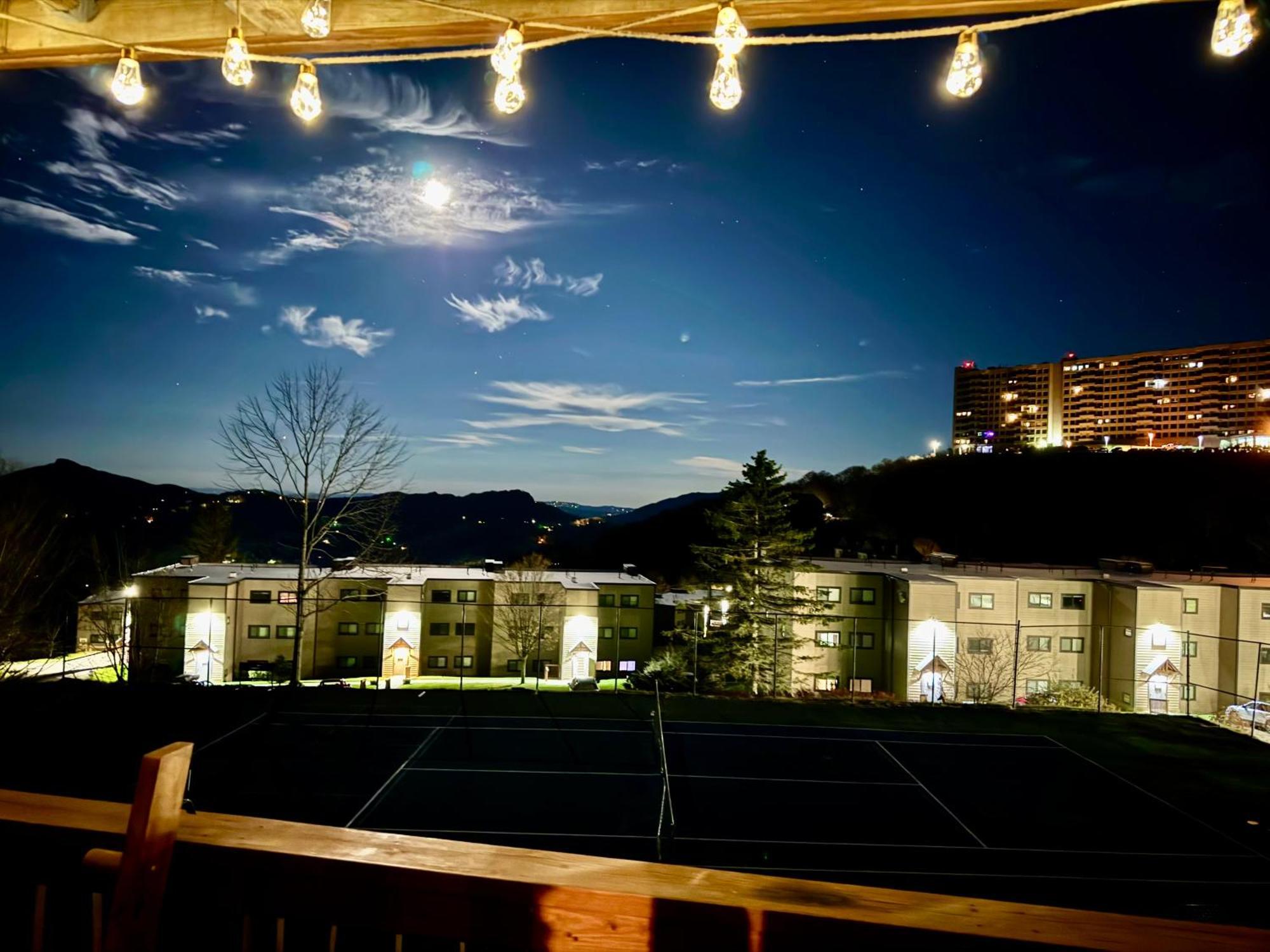 The Sugar Suite - Renovated With A View! Ac! Pool, Hot Tub, Sauna, Gym, Ev Sugar Mountain Esterno foto